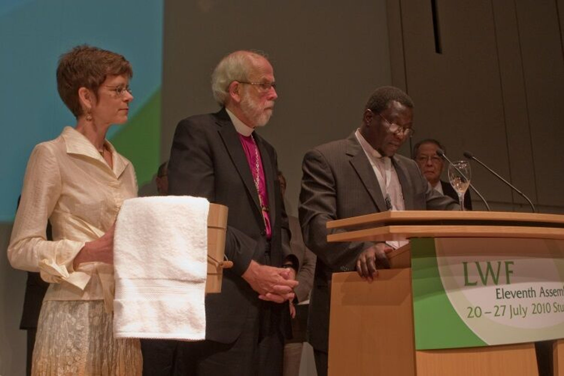 Mennonites accept forgiveness of Lutherans at the Tenth Assembly in Germany.  Photo: LWF Archives