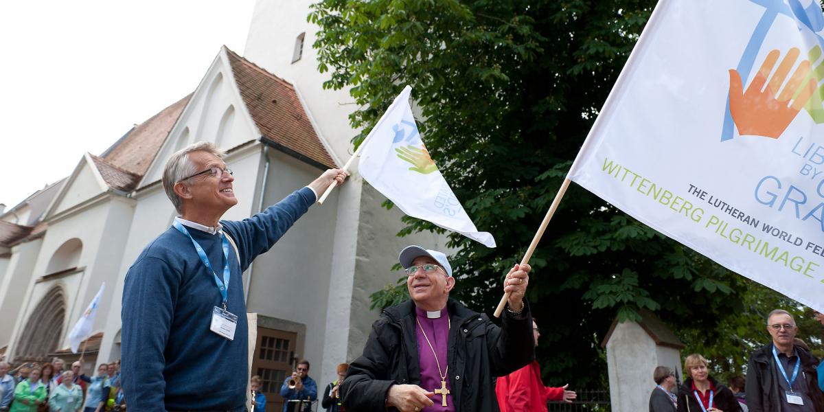 Liberated by God's Grace – Wittenberg Pilgrimage 2016. LWF General Secretary Martin Junge and LWF President at the beginning of the pilgrimage in front of the St. Nikolai Church in Coswig. Photo: LWF/Marko Schoeneberg Martin Junge, LWF General Secretary, and Munib Younan, LWF president at LWF Wittenberg Pilgrimage in June 2016. Photo: LWF/Marko Schoeneberg.