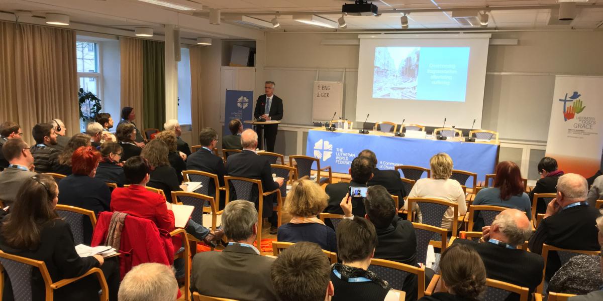 LWB-Generalsekretär Martin Junge spricht auf der Vorbereitenden Konsultation der drei europäischen Regionen in Höör, Schweden. Foto: LWB/A. Daníelsson